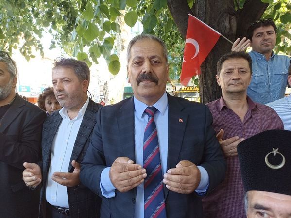 Erzurumlular Cumhuriyet Bulvarı'nda yürüdü