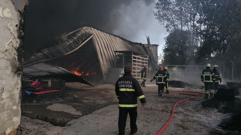 Kocaeli'de fabrikada yangın