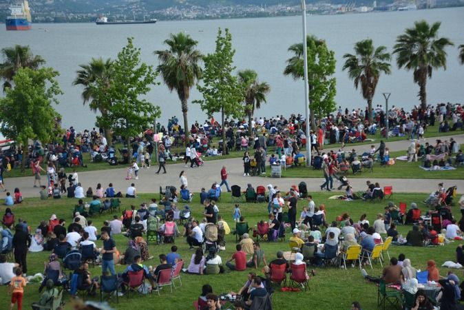 Kocaeli'de SOLOTÜRK gösterisi nefes kesti