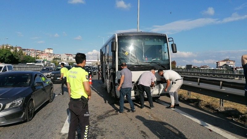 D-100'de 7 araç birbirine girdi: 6 yaralı