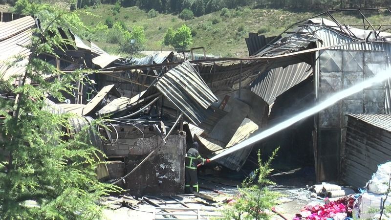 Geri dönüşüm fabrikası alevlere teslim oldu