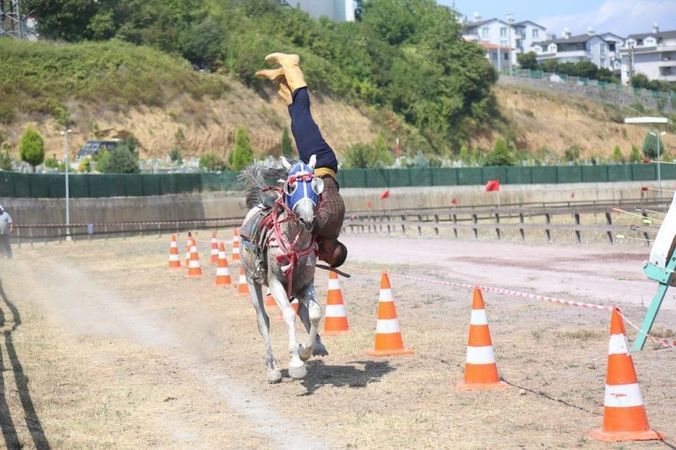 Rahvan at yarışları nefes kesti!