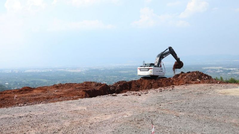 Büyükakın, teleferik  inşaatını yerinde inceledi