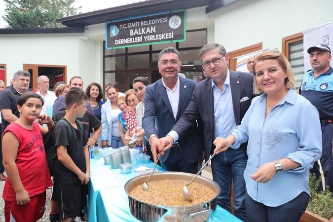 İzmitliler aşure gününde buluştu