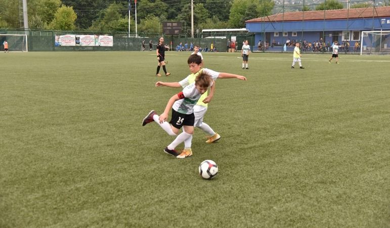 Kartepe'de Minikler Futbol Turnuvası başladı