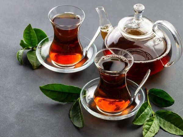 Çok fazla çay içmek kötü mü? Günde ne kadar çay içilir?