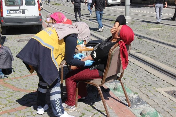 Husumetliler cami avlusunda kavga etti: 1 kişi makasla yaralandı