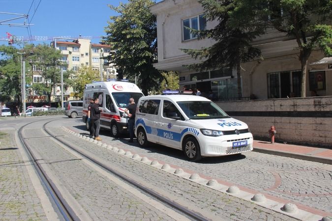 Husumetliler cami avlusunda kavga etti: 1 kişi makasla yaralandı