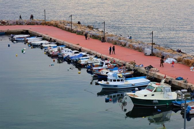 Teknelerini bağlayan balıkçılar, rahat uyku uyuyamıyor