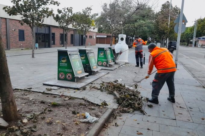  Körfez’de yollar ve caddeler temizleniyor