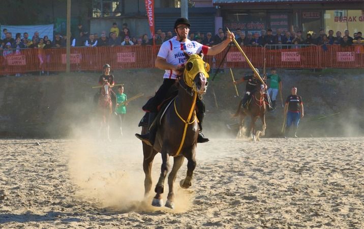 Ata sporunu gelecek nesillere aktarmak için at koşturdular