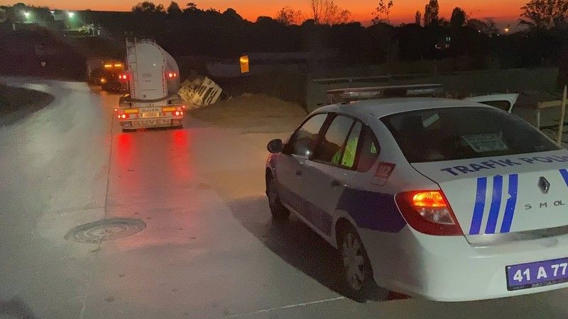 Beton mikserin altında kalan sürücü ağır yaralandı