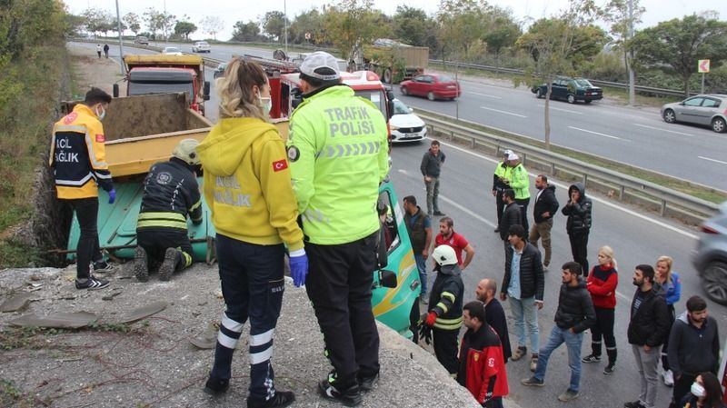 Beton kamyonun içine girdi, sürücü hayatını kaybetti