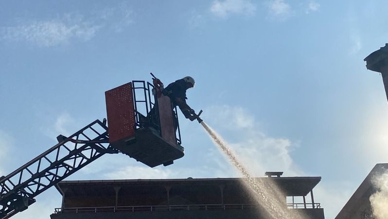  Bina alev topuna döndü, bir kadın fenalık geçirdi