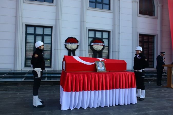 Kalbine yenik düşen polis memuru, son yolculuğuna uğurlandı