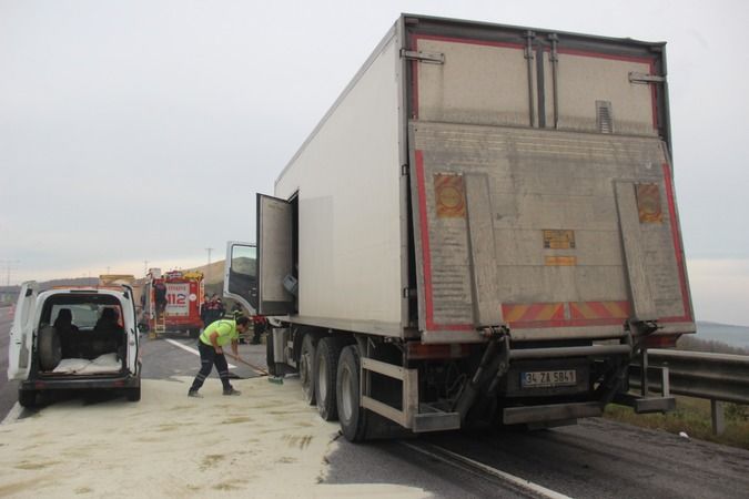 Kuzey Marmara Otoyolu'nda kamyon tıra arkadan çarptı: 3 yaralı