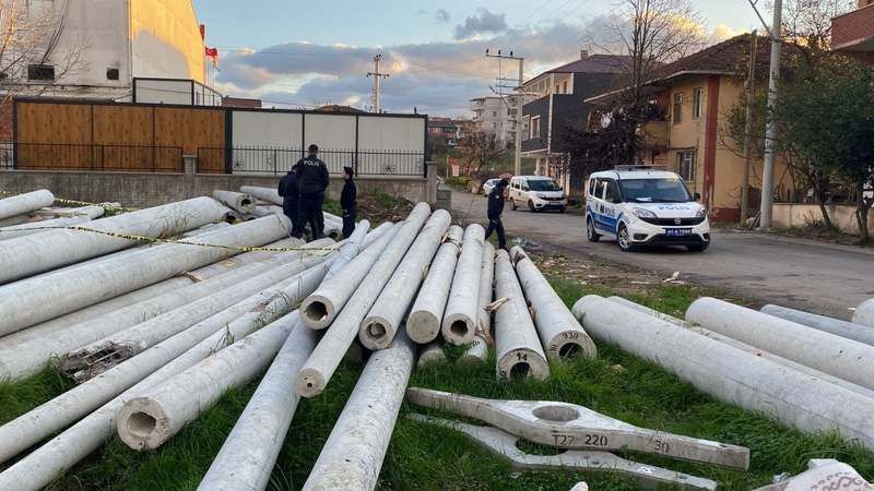 Kocaeli'de yabancı uyruklu çocuk betonların arasına sıkıştı