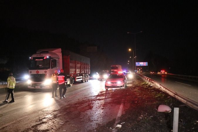 D-100'de feci kaza: araç kağıt gibi ezildi