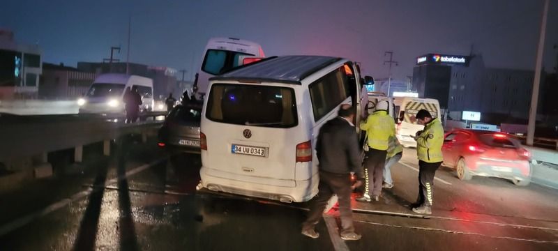 9 araç kazaya karıştı, ortalık savaş alanına döndü