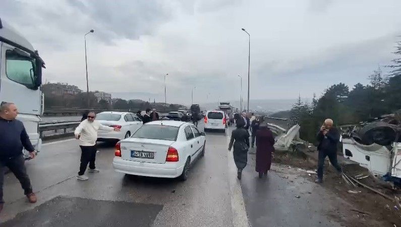 TEM Otoyolu Kocaeli geçişinde zincirleme kaza