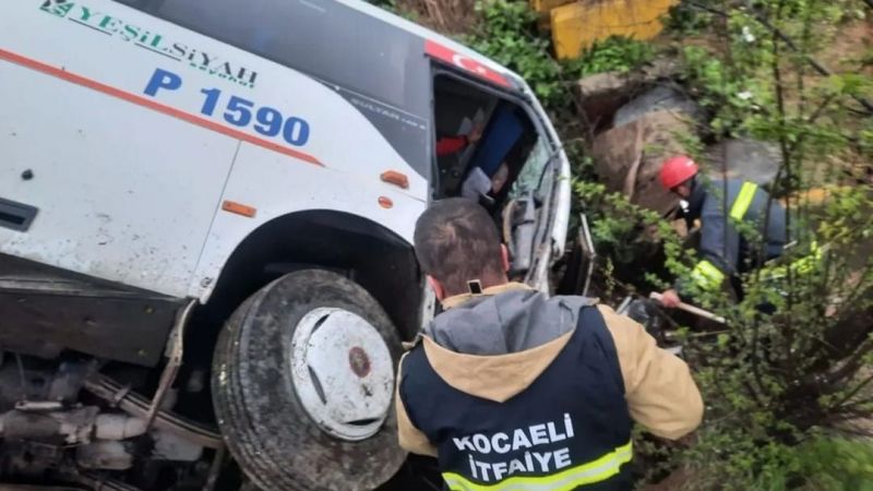 Gebze’de işçi servisi devrildi