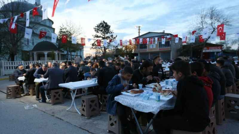 İshakçılar´da iftar sofrası kuruldu