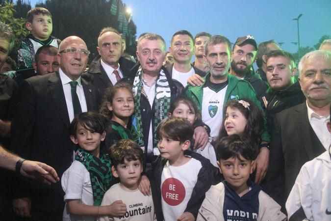 Kocaelispor şampiyonluğu coşkuyla kutladı