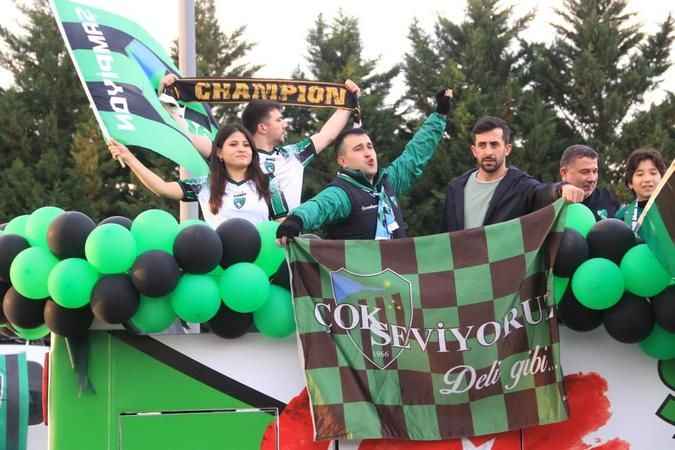 Kocaelispor şampiyonluğu coşkuyla kutladı