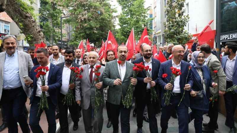 Cumhur İttifakı, seçim maratonunu yürüyüşle sonlandırdı