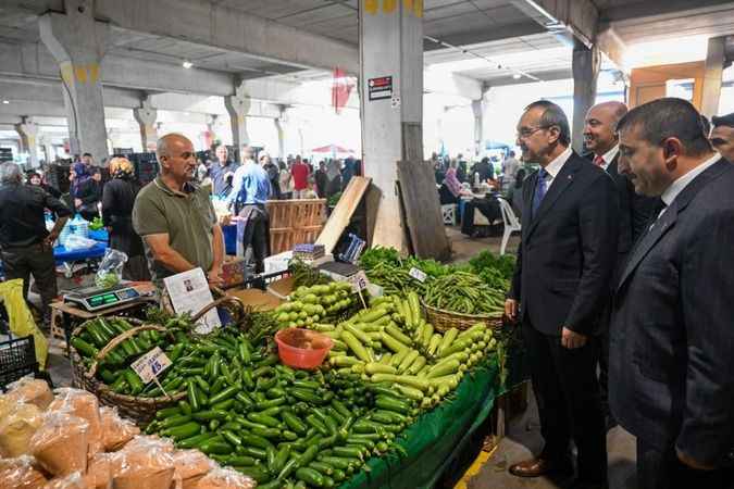 Vali Yavuz pazarcı esnafını ziyaret etti