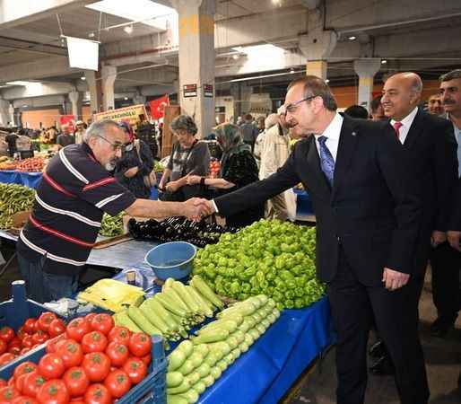 Vali Yavuz pazarcı esnafını ziyaret etti