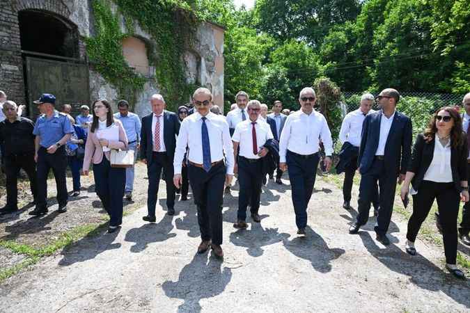 Vali Yavuz, tarihin izlerini taşıyan Fabrika-i Hümayun (Çuhane) Fabrikasını ziyaret etti