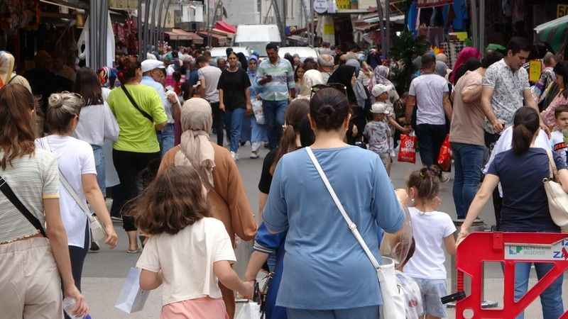 Kocaeli'de bayram alışverişi yoğunluğu devam ediyor