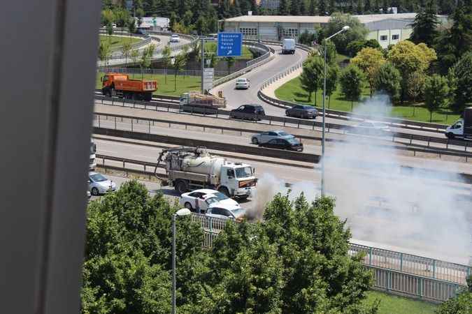 D-100’de araç alev aldı! Patlamalar meydana geldi