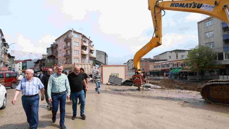 Büyükakın yoğun yağışları sahada karşıladı