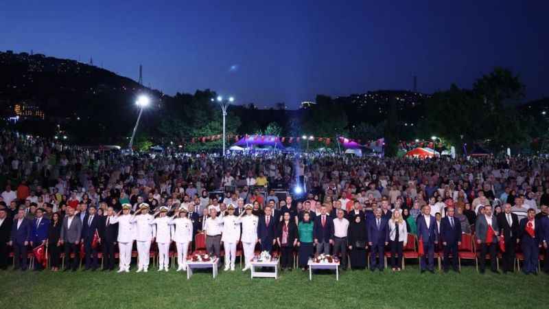 Uçurtma tepesine binler toplandı, birlik mesajı verildi