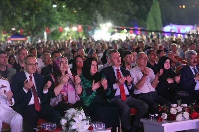 Uçurtma tepesine binler toplandı, birlik mesajı verildi