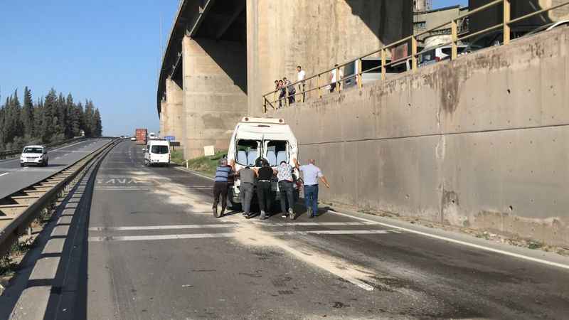 İşe gidiş saatinde yaşanan kazada araçlar kontak kapattı