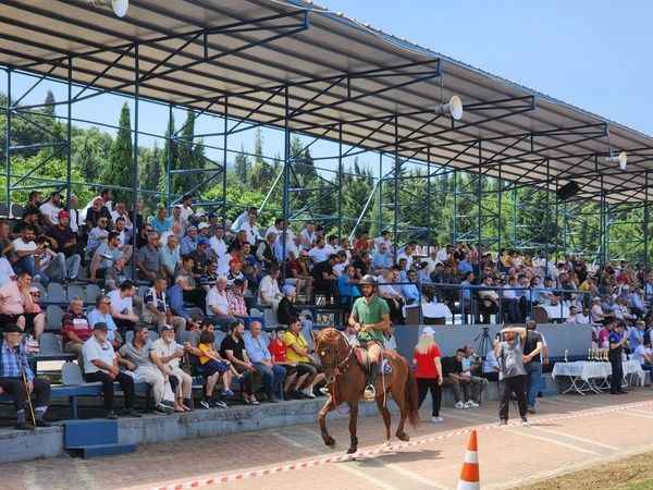 Gölcük'te Rahvan at yarışları nefes kesti