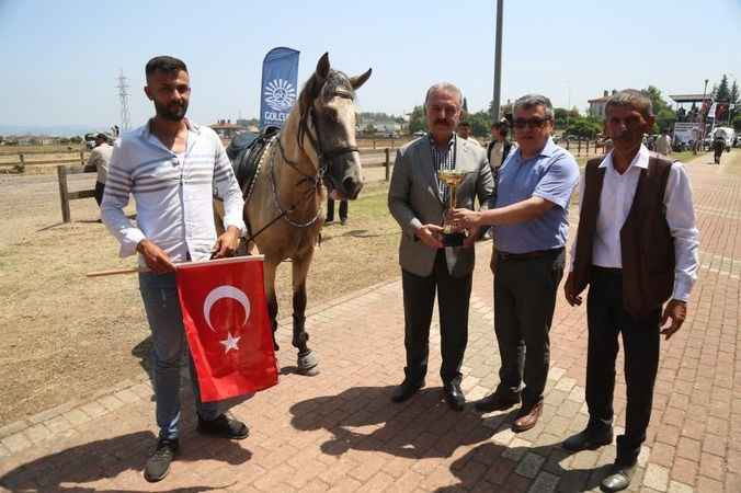 Gölcük'te Rahvan at yarışları nefes kesti