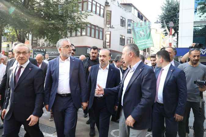 AK Parti, Bakan Işıkhan ile şehri dolaştı