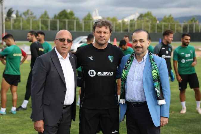 AK Parti’den, Kocaelispor’a moral ziyareti