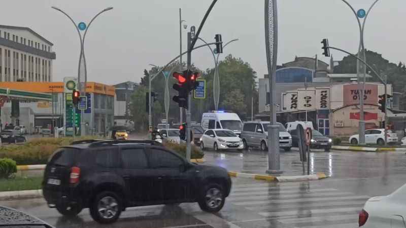 Sıcaktan kavrulan Kocaelililer yağmurla serinledi