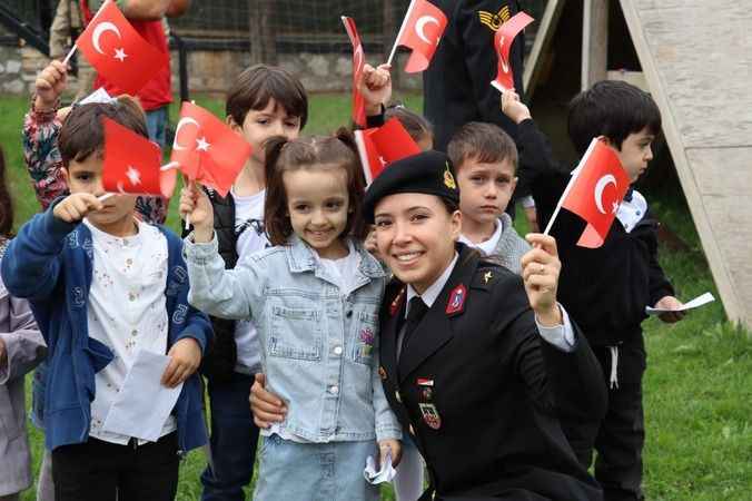 Jandarma, Cumhuriyetin 100. yılını çocuklarla kutladı