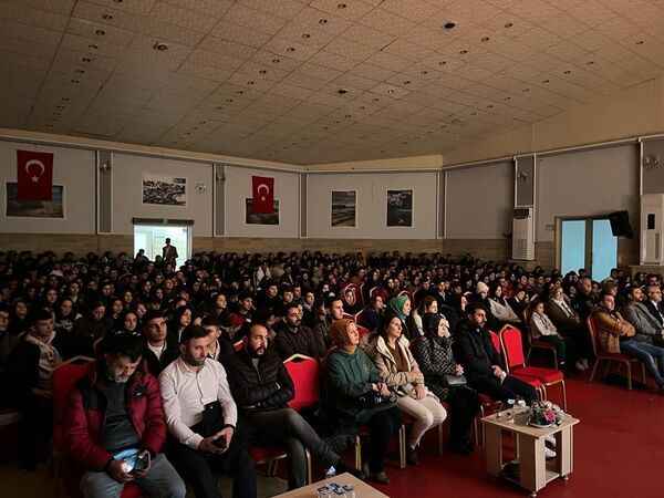 Kandıra Ülkü Ocakları’ndan farkındalık yaratan tiyatro gösterisi