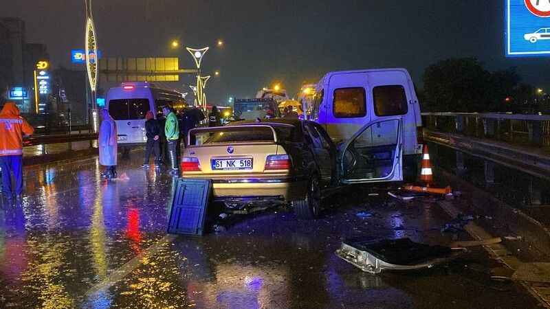  5 araç zincirleme trafik kazasına karıştı