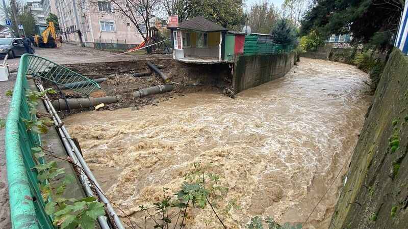 Kocaeli'de dere yatağı çöktü