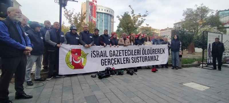 Gazze'de öldürülen gazeteciler için İsrail'i protesto ettiler