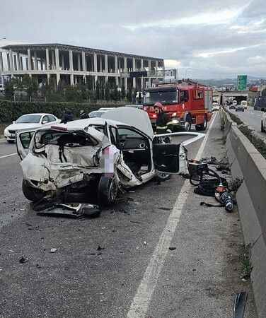  Kocaeli'de 4 araçlı zincirleme kaza: 1 ölü, 1 yaralı