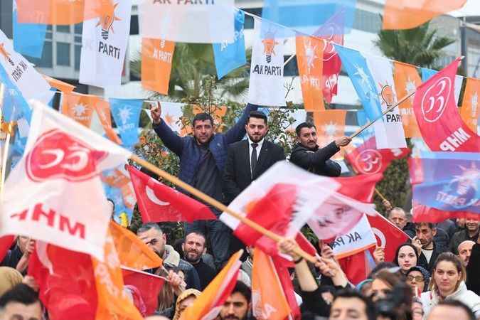 Şirin’den Derince’de miting gibi açılış